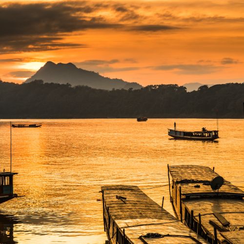 Luang Prabang al atardecer sobre el Mekong Viaje a Laos templos y cultura – Luang Prabang al atardecer sobre el Mekong
