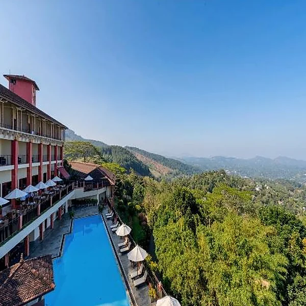 Hotel Amaya Lake junto al embalse de Kandalama